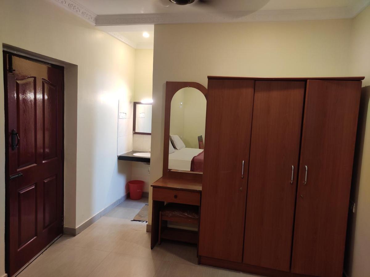 Hotel Supreme Rāmeswaram Buitenkant foto