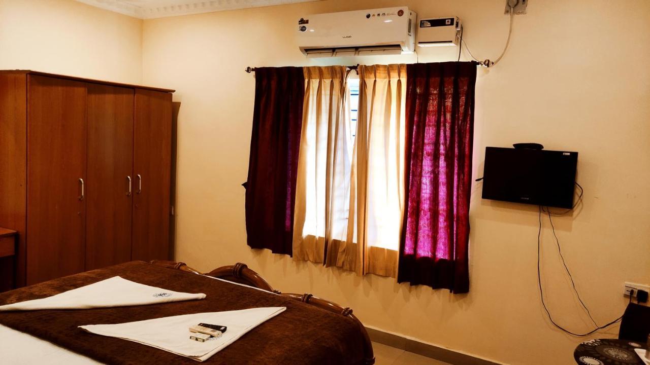 Hotel Supreme Rāmeswaram Buitenkant foto