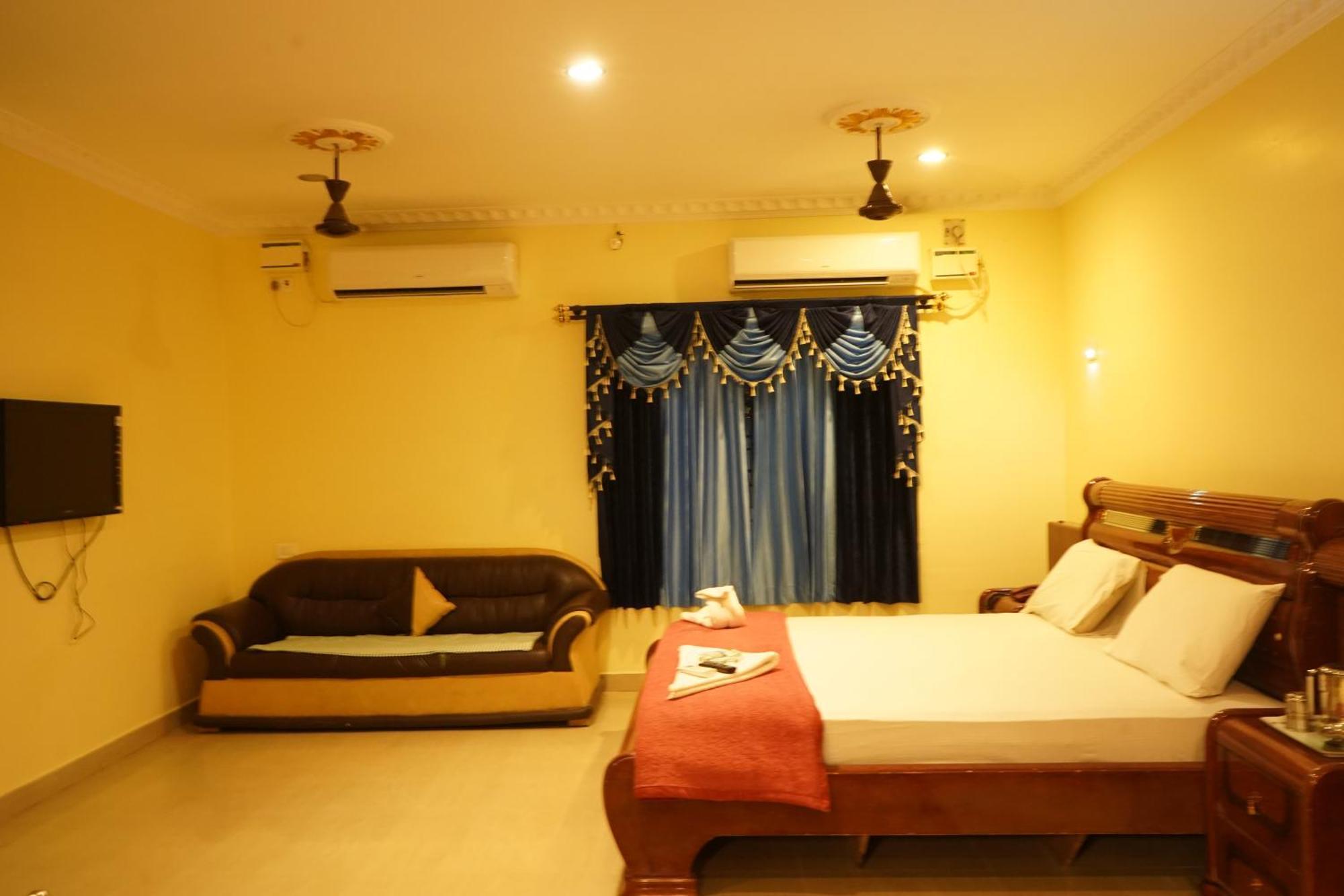 Hotel Supreme Rāmeswaram Buitenkant foto