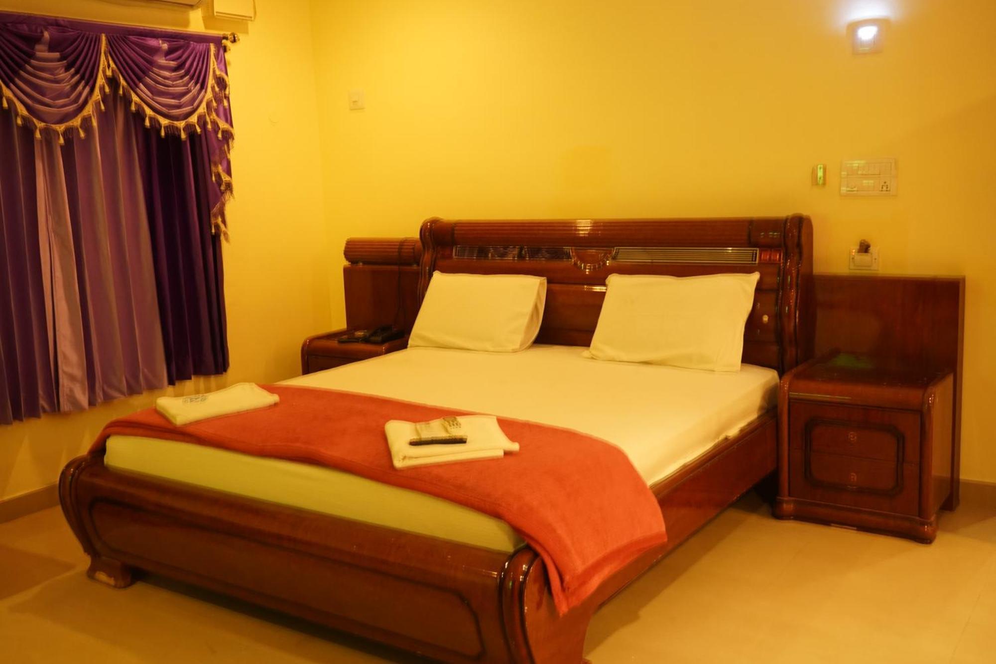 Hotel Supreme Rāmeswaram Buitenkant foto