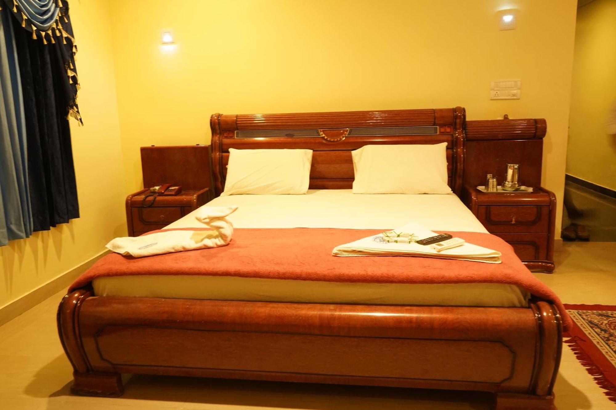 Hotel Supreme Rāmeswaram Buitenkant foto