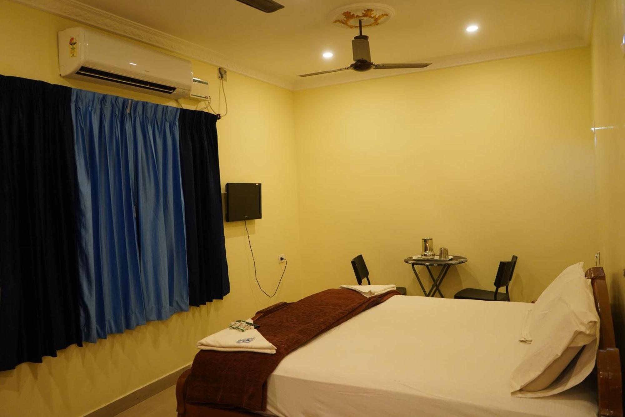 Hotel Supreme Rāmeswaram Buitenkant foto