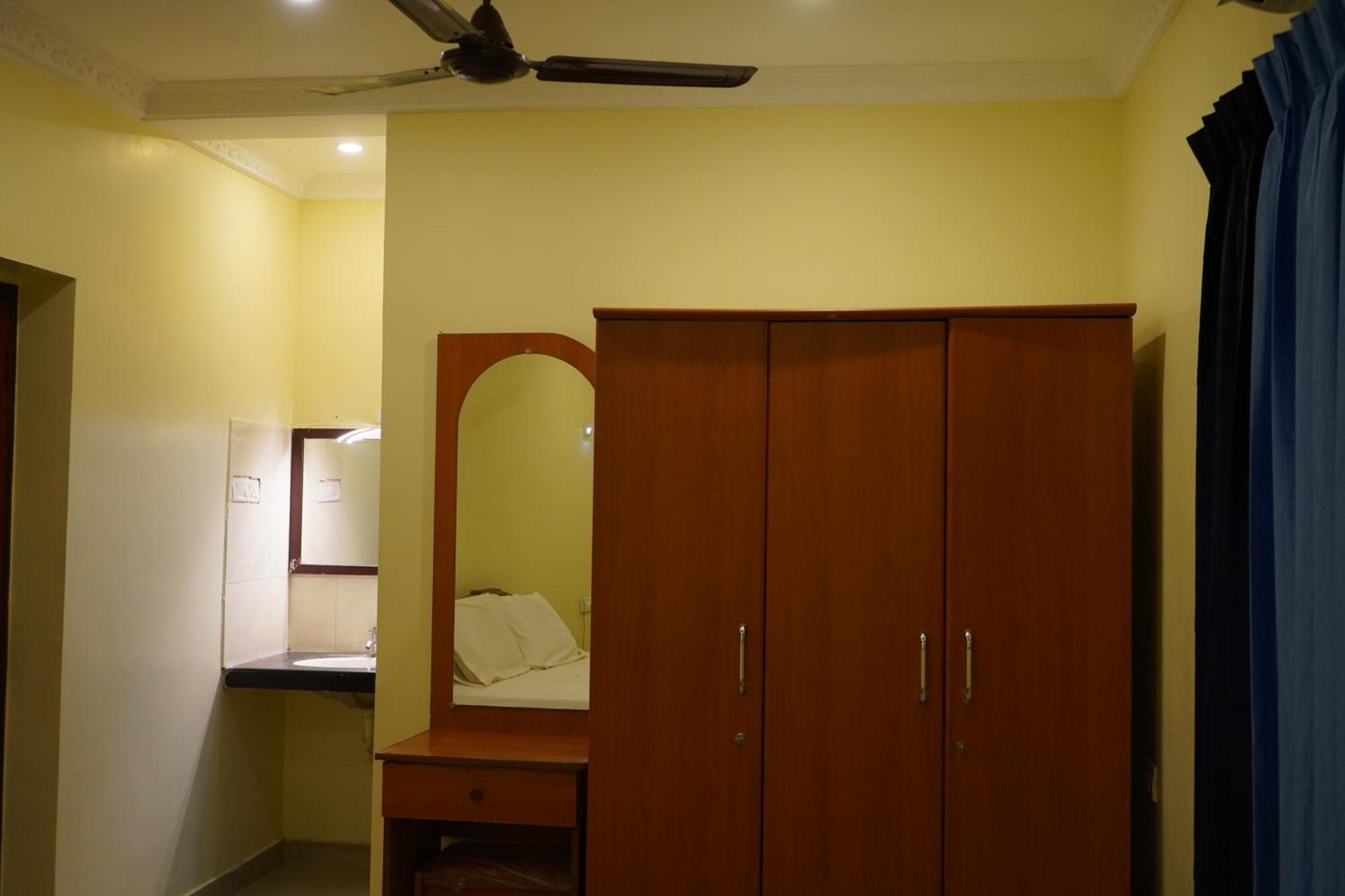 Hotel Supreme Rāmeswaram Buitenkant foto