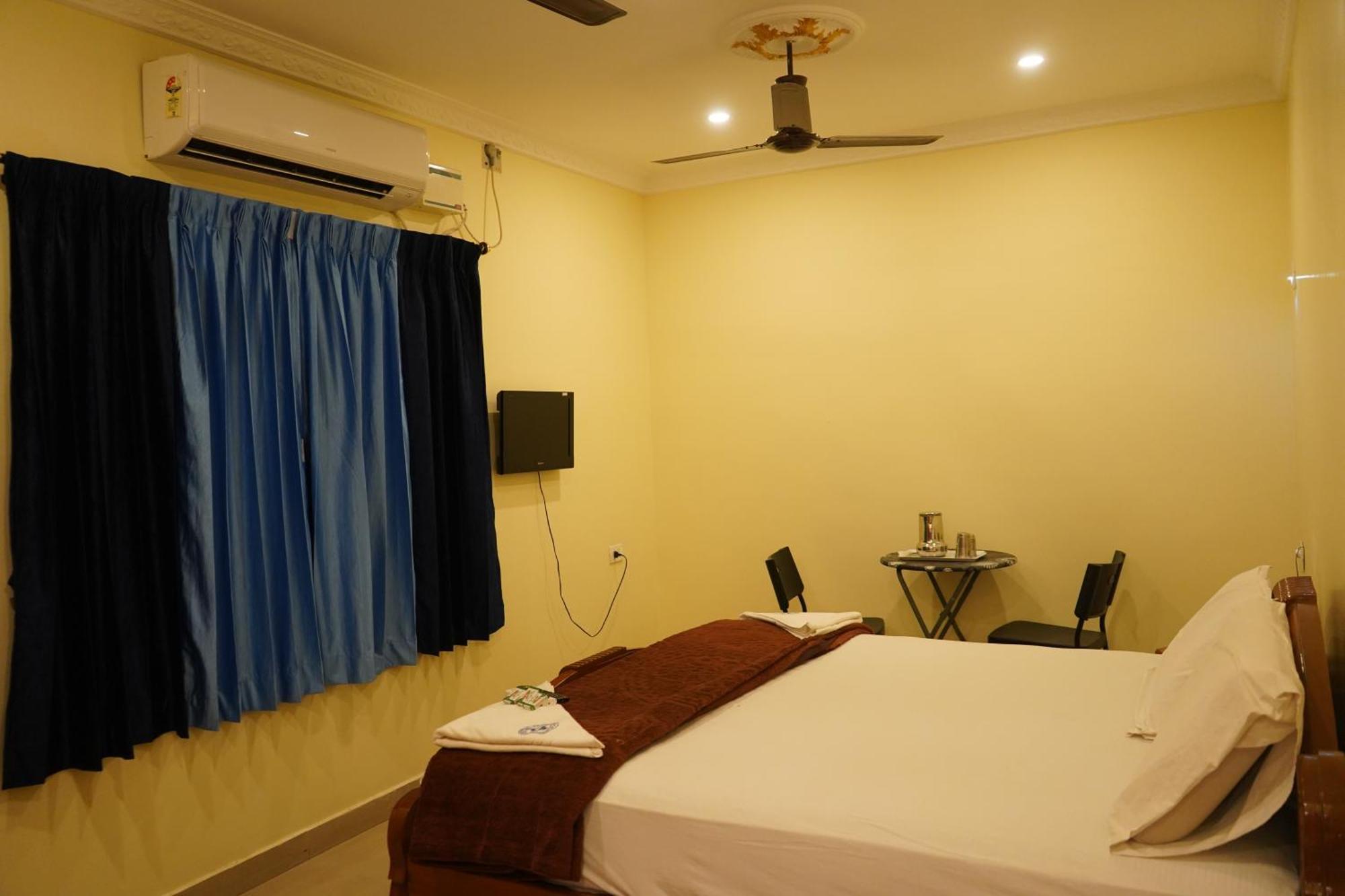 Hotel Supreme Rāmeswaram Buitenkant foto
